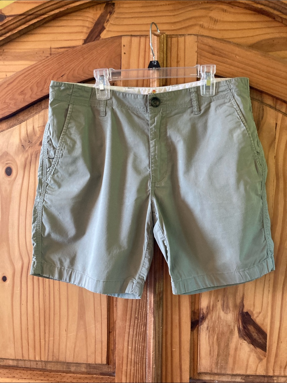 Men Marine Layer green flat front chino shorts size 32